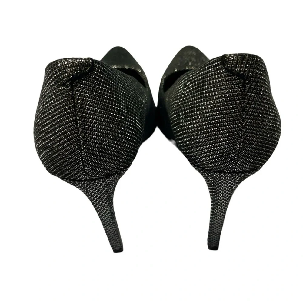 EUC Jennifer Lopez Shiny Gray/Black 4 Inch Heels Size 6.5